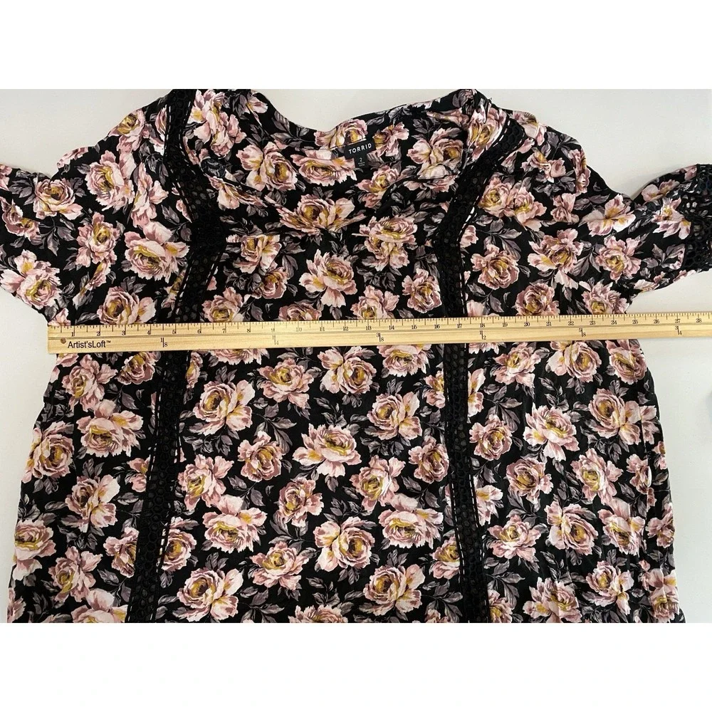 Torrid Womens Dark Floral Shirt Size 2 Dark Romantic Peasant Flowy Coquette Glam - Picture 7 of 13